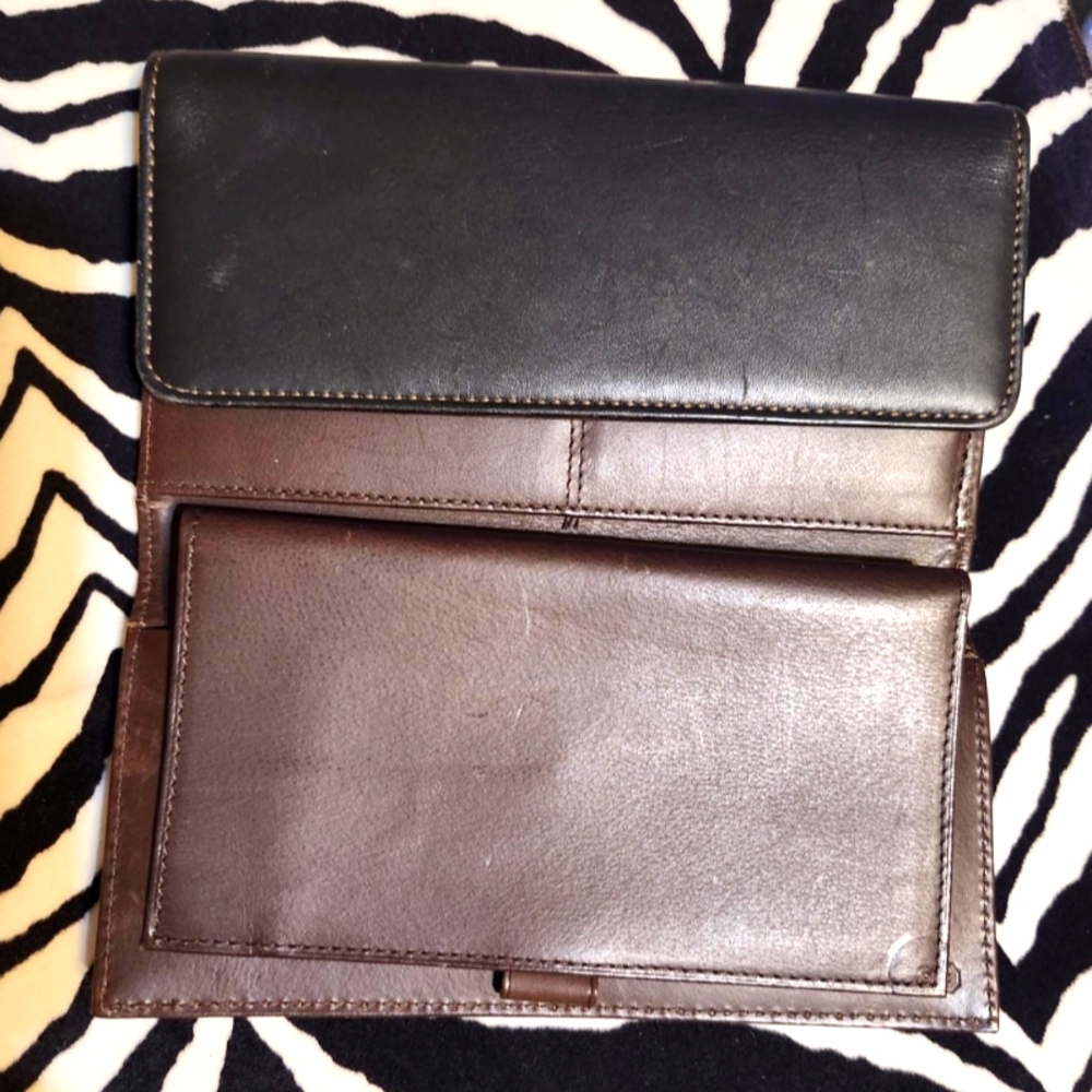 Sleek Black and Brown Leather COACH Wallet for Versatile Use